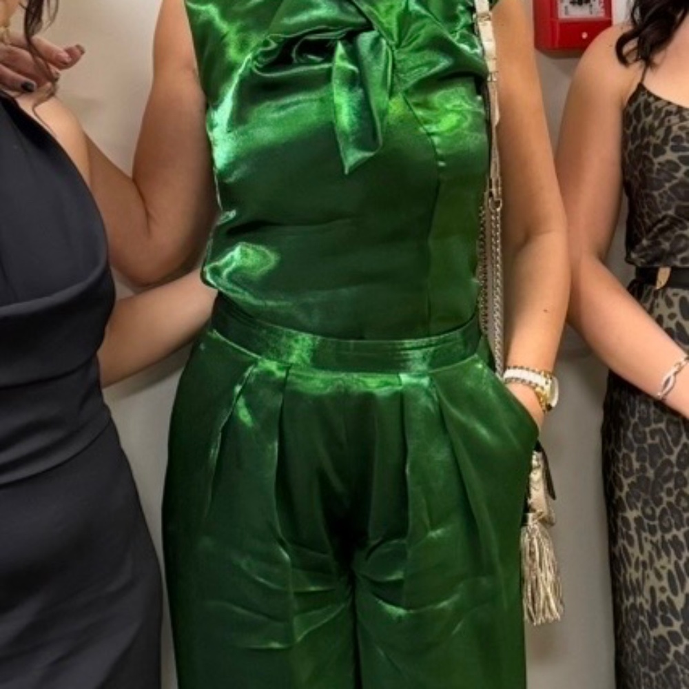 Green satin top and pants with bow detail #glamour #party #eveningwear